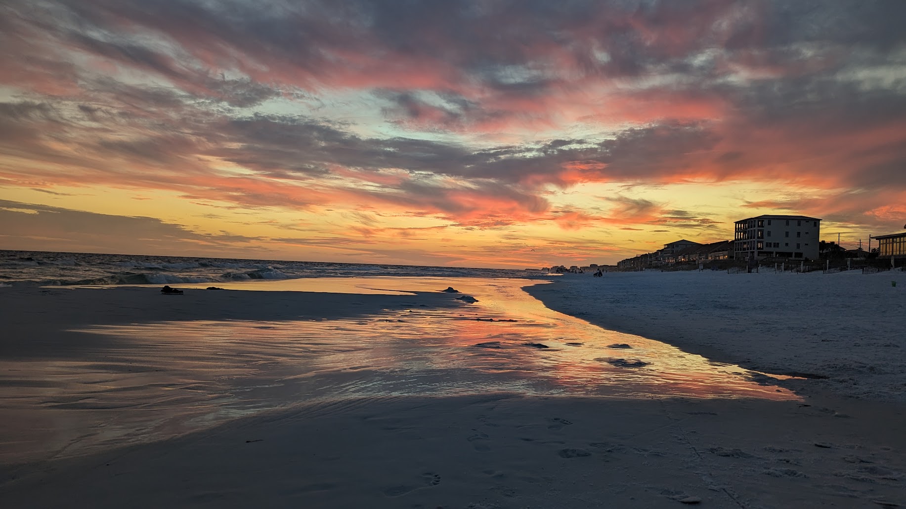 Sunset before a live music night in Destin