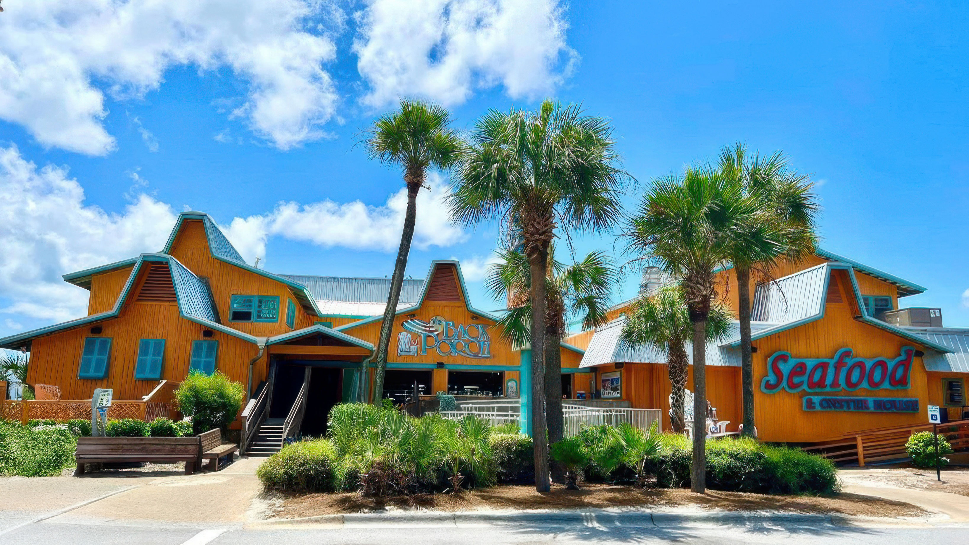 Evening restaurant and drinks atmosphere near Destin and Miramar Beach